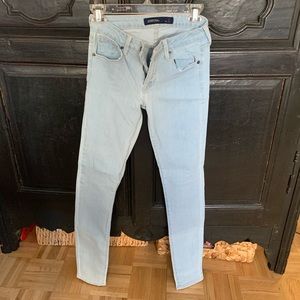 Light wash high wasted skinny jeans